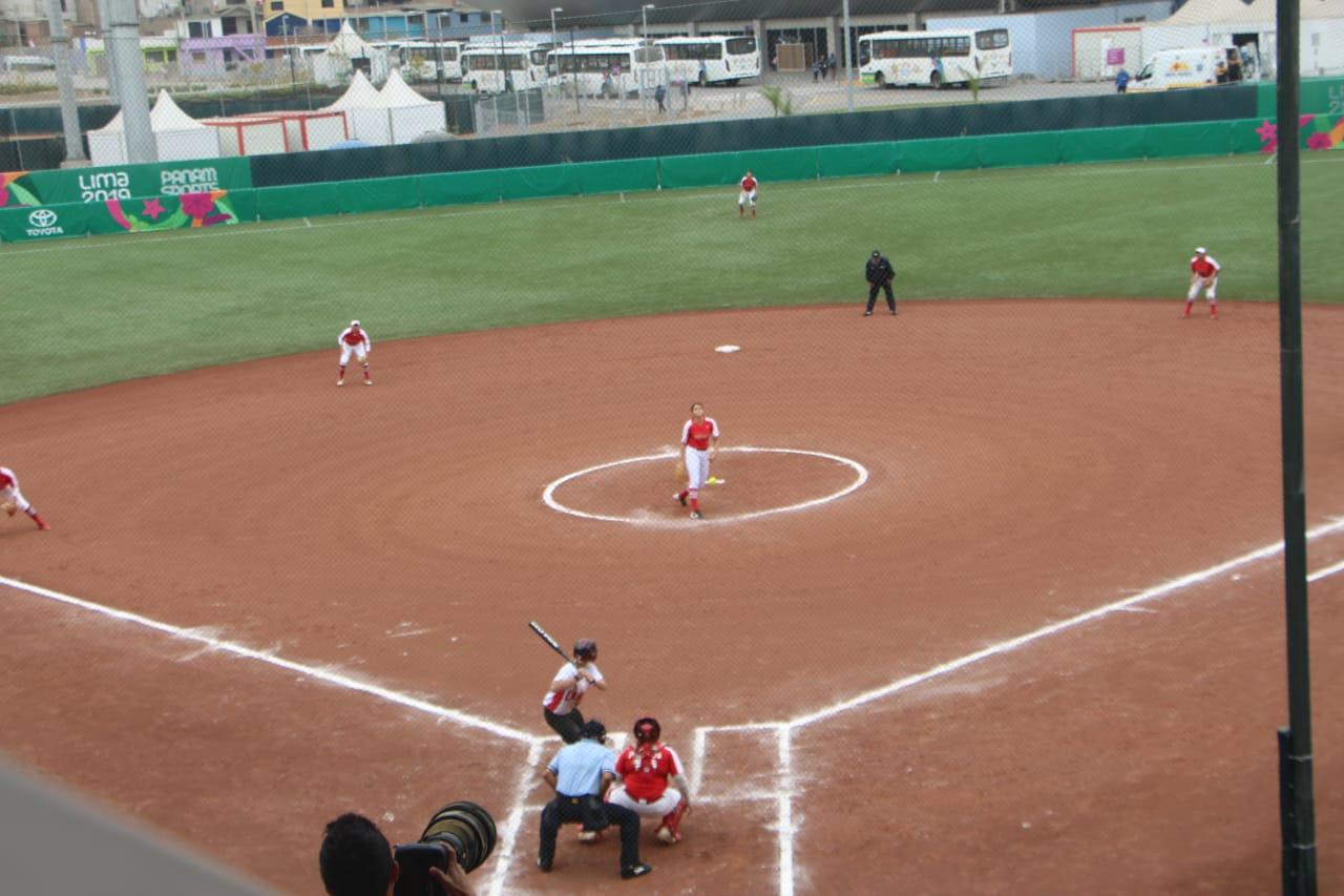La selección de softbol sufre duro revés ante Canadá