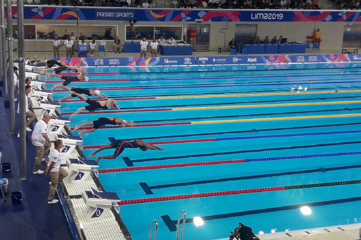 Nadadores avanzan a las finales